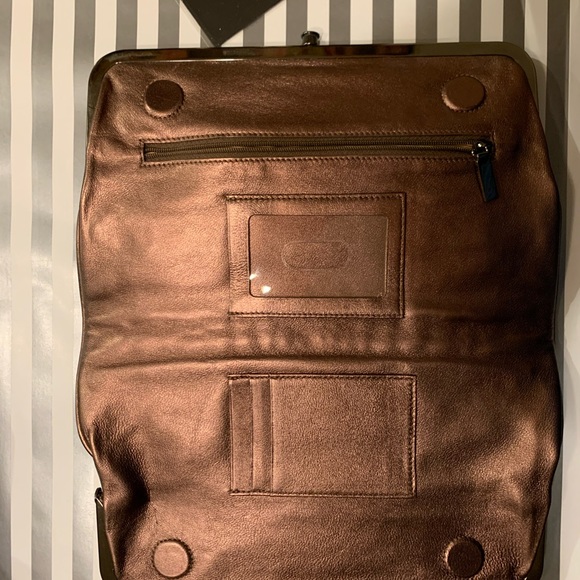 New with out tags Hobo International bronzing / copper leather clutch. - Picture 2 of 4